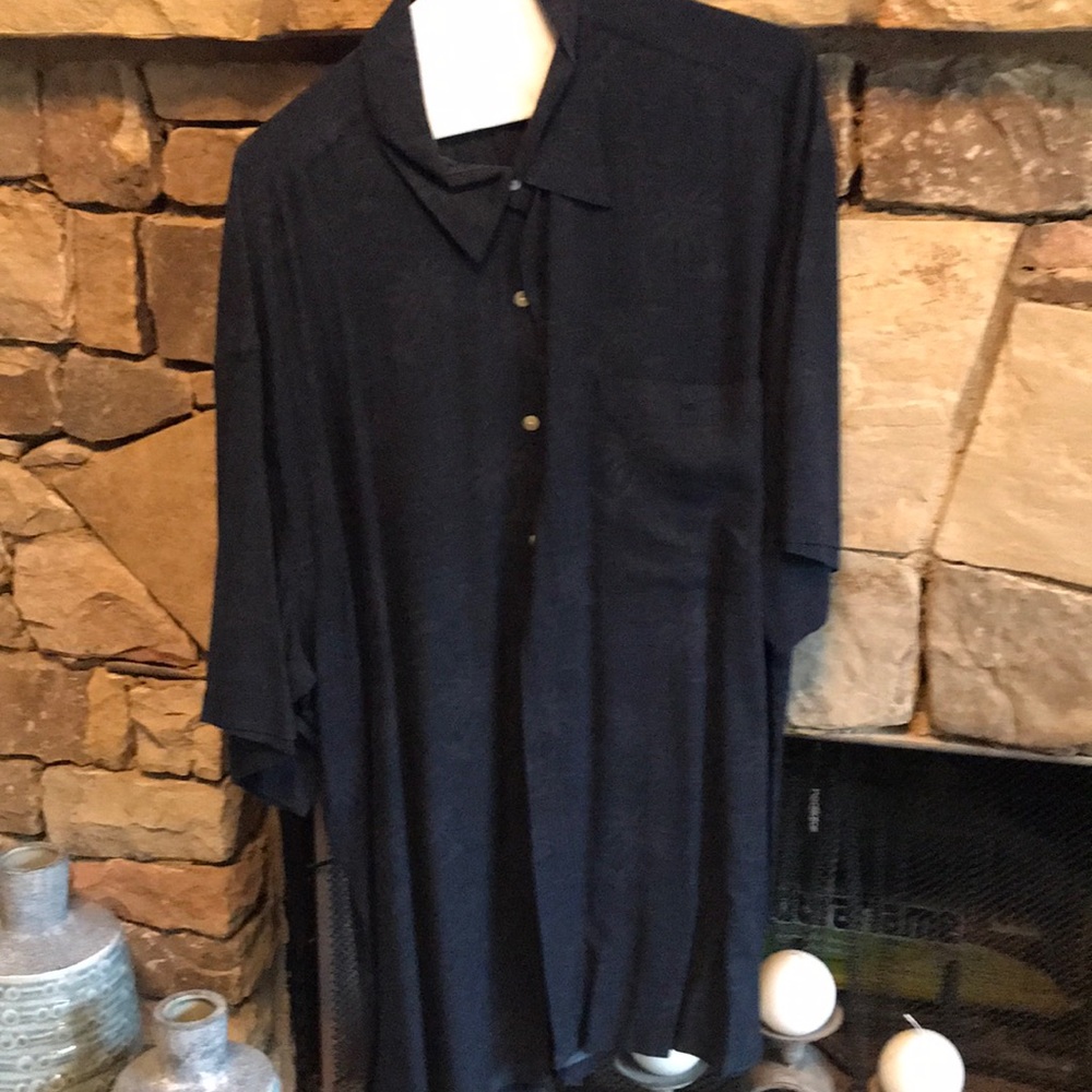 Short-sleeved dress shirt